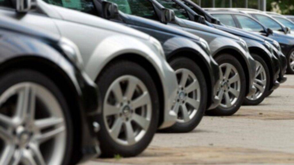 Незважаючи на війну, деякі нардепи пересіли на нові елітні автомобілі