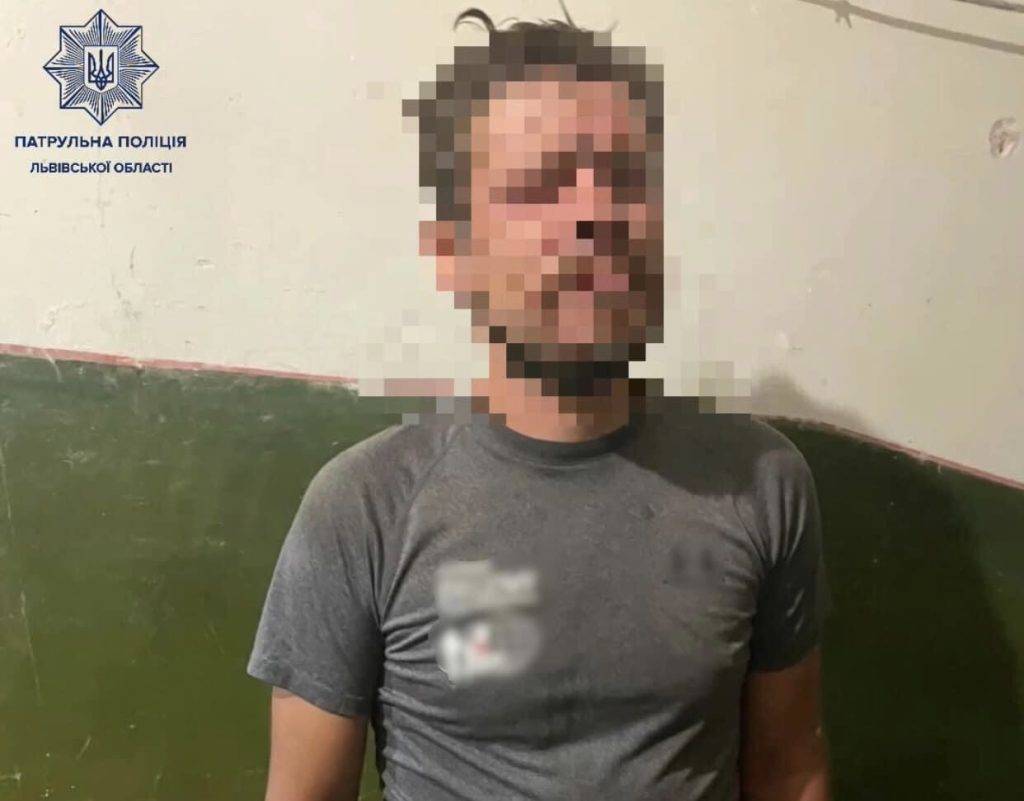 У Львові франківець заліз в чужу квартиру та заховався від поліції під ліжком