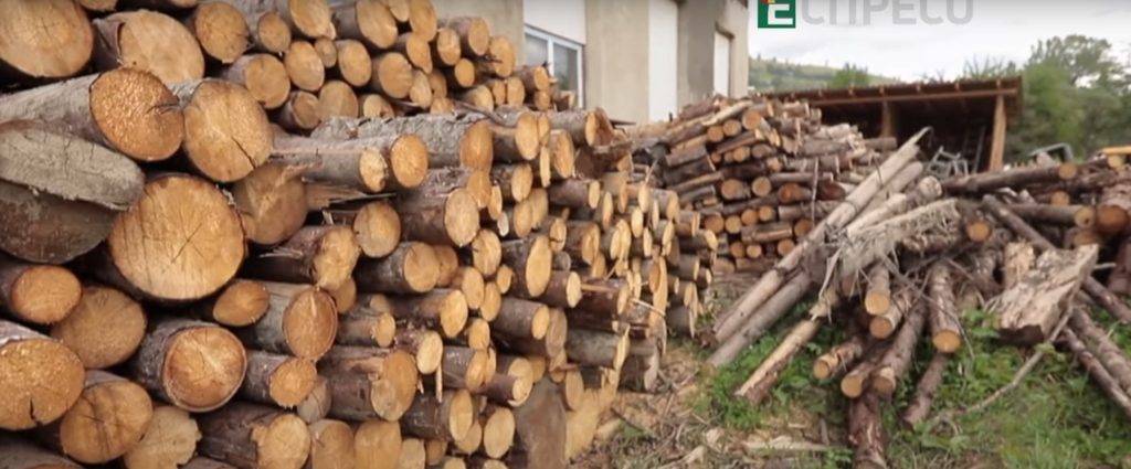 Мешканці гірських прикарпатських сіл вже запасаються дровами на зиму,дрова,гірські села