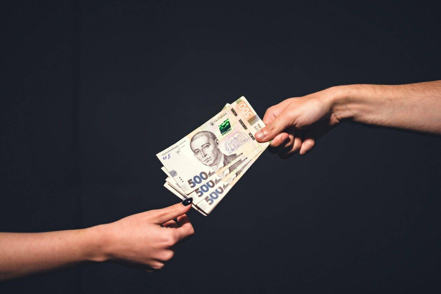 Виплати для переселенців: хто та скільки зможе отримати