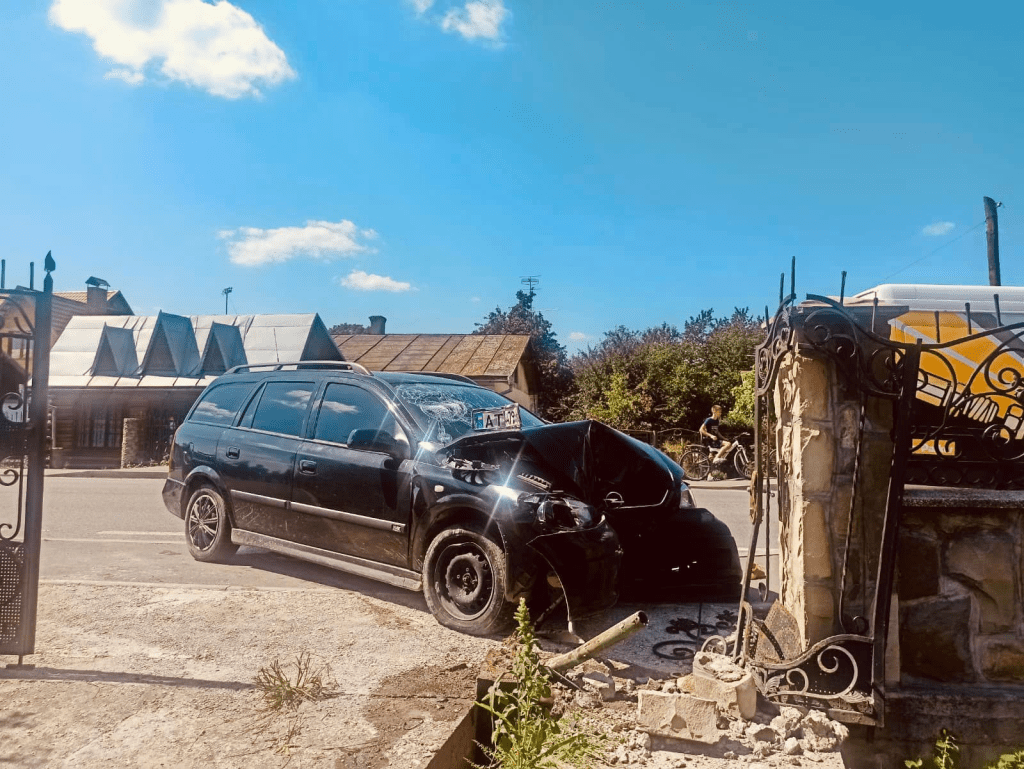 ДТП на Надвірнящині: під колеса автівки потрапила 7-річна дівчинка ФОТО