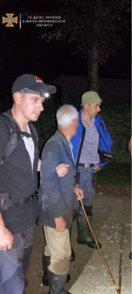 В Карпатах розшукали 87-річного грибника, який заблукав в лісі