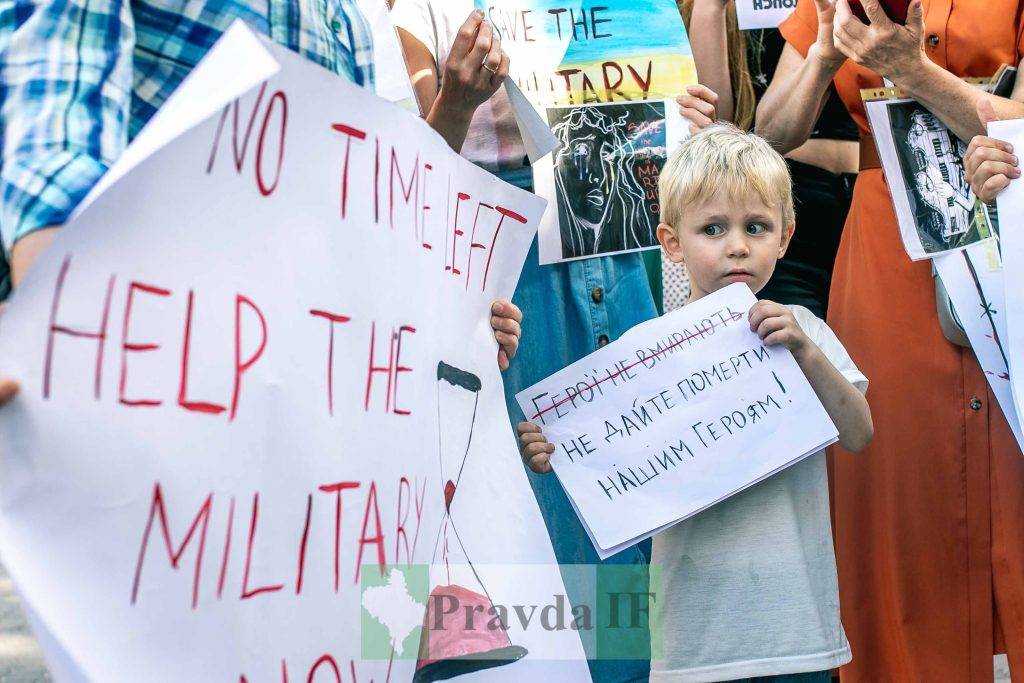 Акція на підтримку полонених захисників з Азовсталі у Франківську,Акція на підтримку військовополонених у Франківську,Росія держава терорист