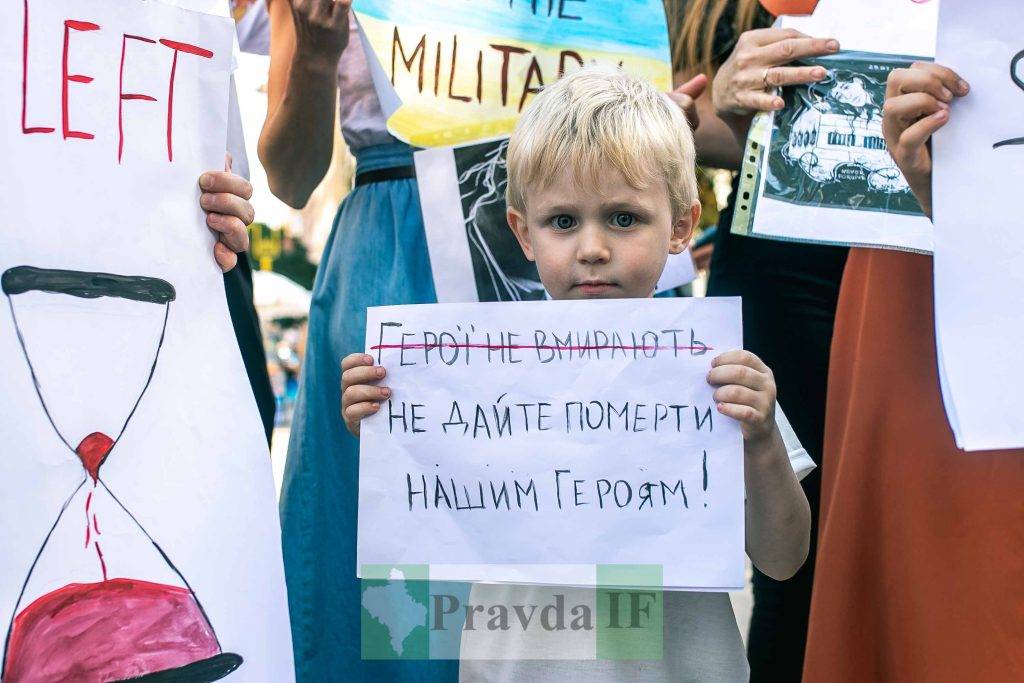 У Франківську відбулася акція на підтримку полонених захисників Азовсталі