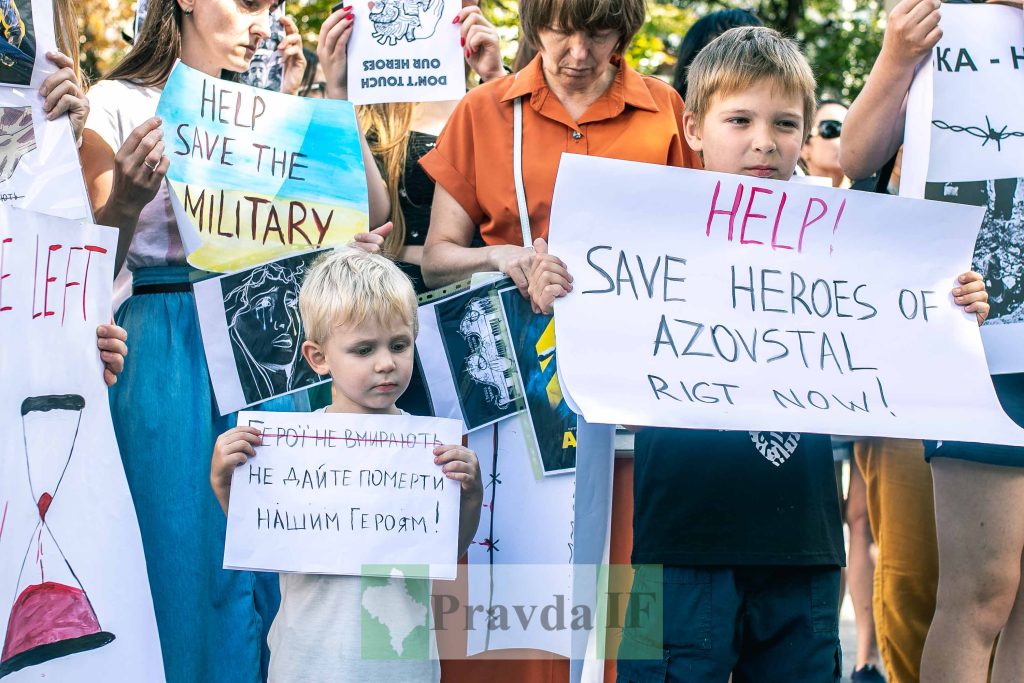 Акція на підтримку полонених захисників з Азовсталі у Франківську,Акція на підтримку військовополонених у Франківську,Росія держава терорист