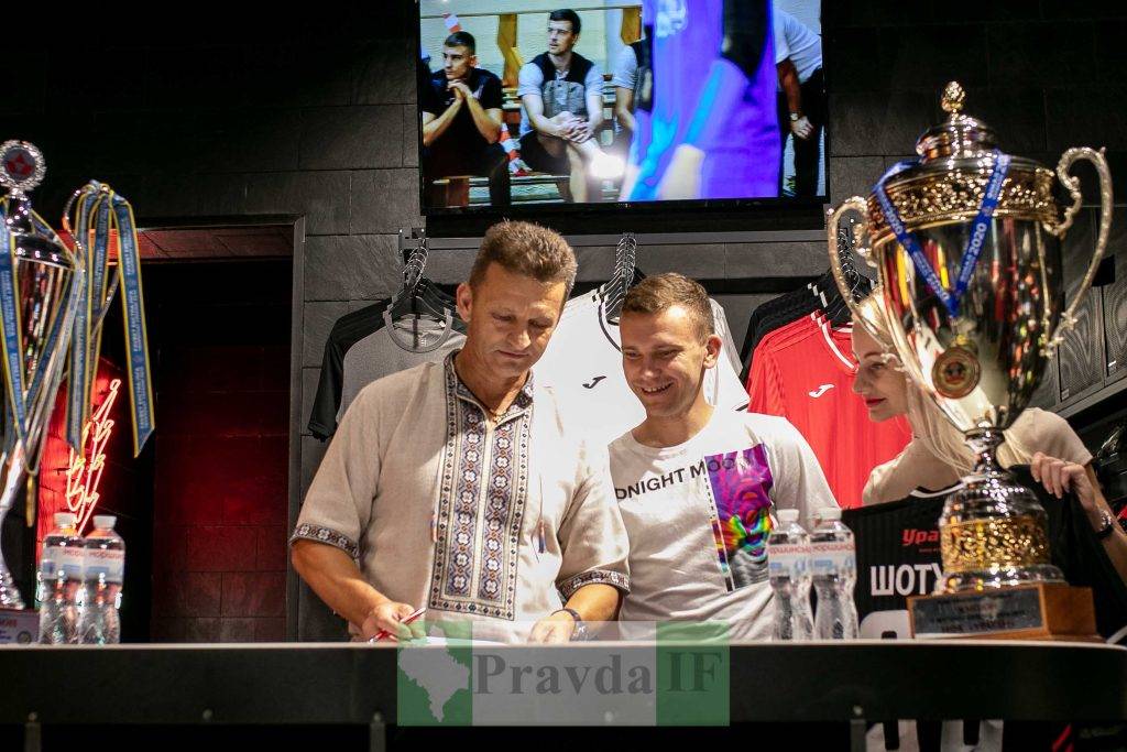 франківський ураган,Футзаліст збірної України Петро Шотурма,Новачки Урагану Петро Шотурма Ігор Корсун Микола Микитюк