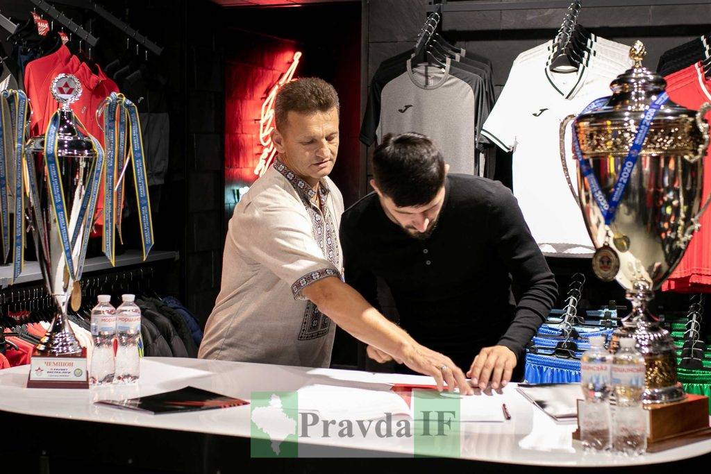 франківський ураган,Футзаліст збірної України Петро Шотурма,Новачки Урагану Петро Шотурма Ігор Корсун Микола Микитюк