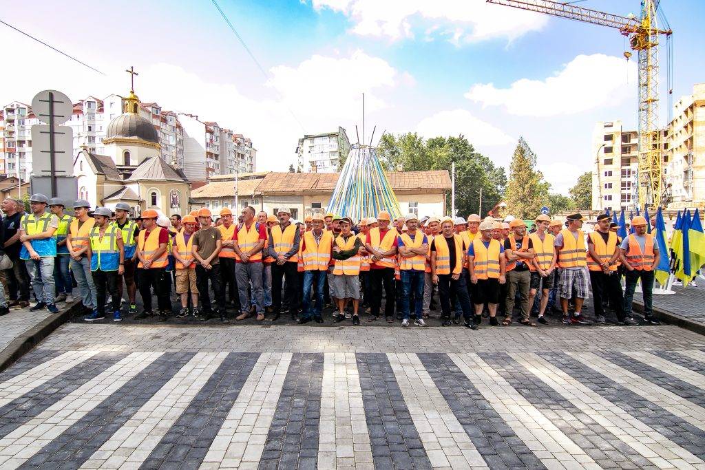У Франківську будівельна компанія відкрила унікальний Бульвар Молоді та встановила рекорд України