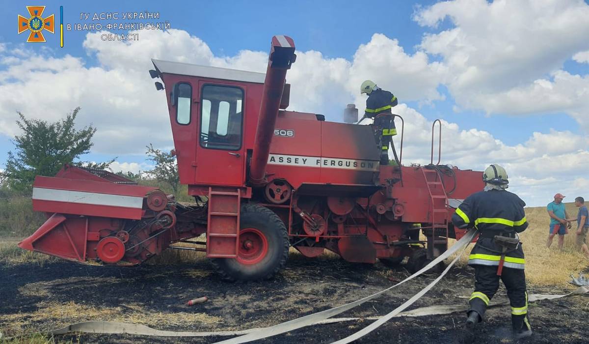 У полі на Франківщині горів комбайн