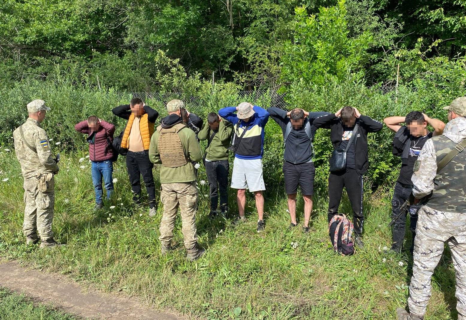 Прикордонники пострілами зупинили прикарпатців та буковинців, які незаконно намагалися перетнути україно-румунський кордон