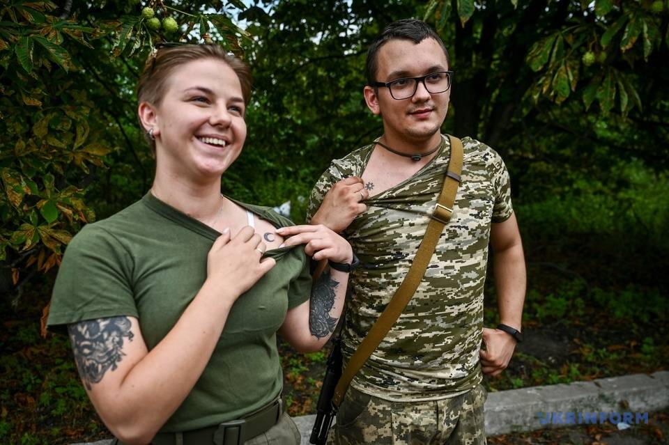 Їм по 19 років: у теробороні на Запоріжжі служить молоде подружжя з Франківська