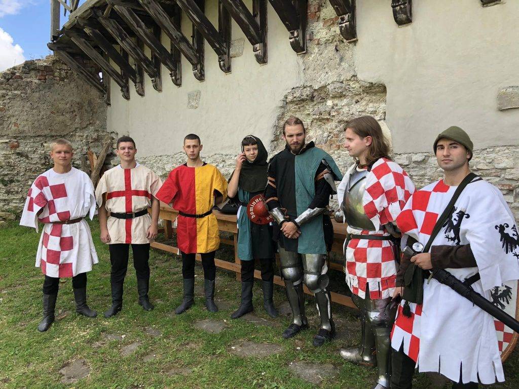 В Галицькому замку провели історичну реконструкцію посвяти у лицарі