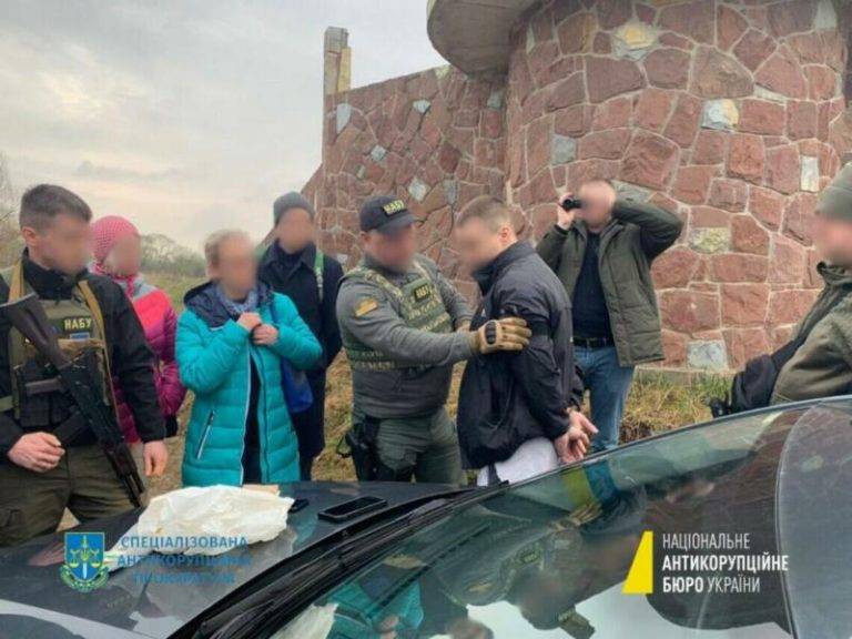 ВАКС взявся за справу франківських правоохоронців, які “погоріли” на хабарі