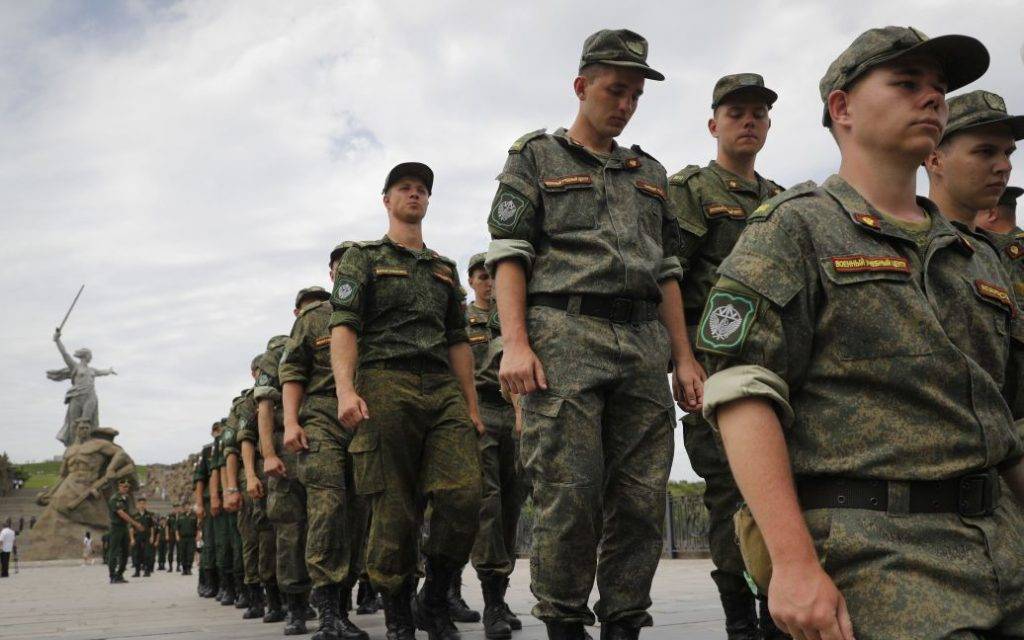 Російський окупант у розмові з дружиною похвалився, як грабує мирних жителів