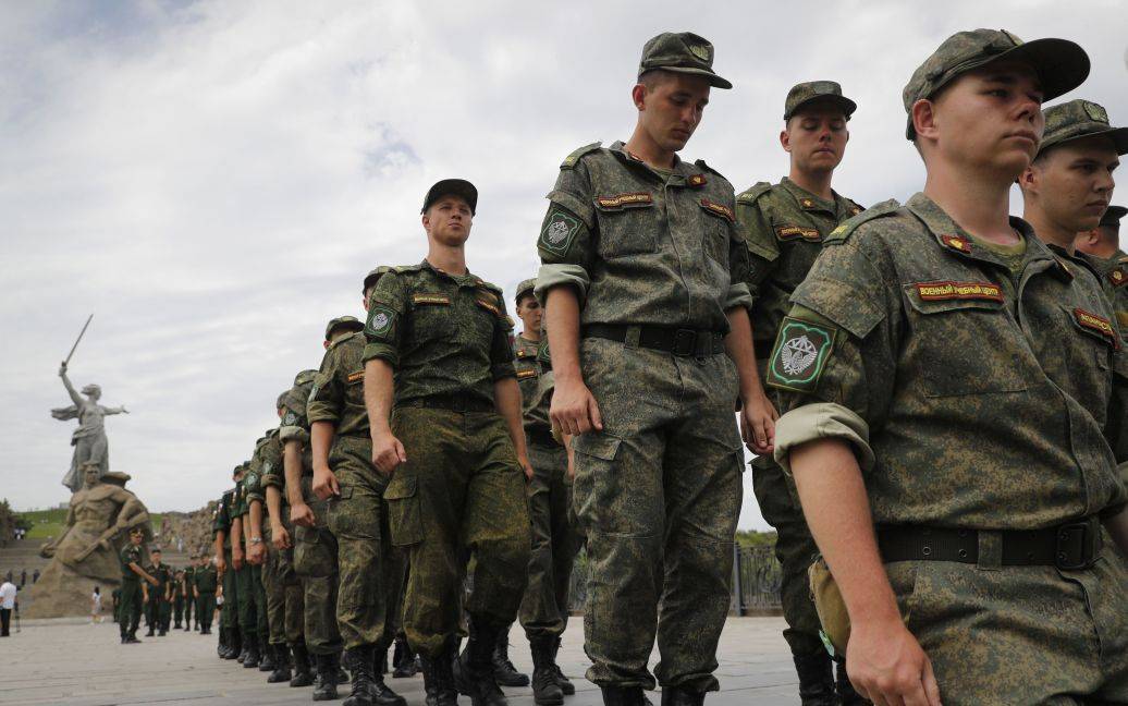 Російський окупант у розмові з дружиною похвалився, як грабує мирних жителів