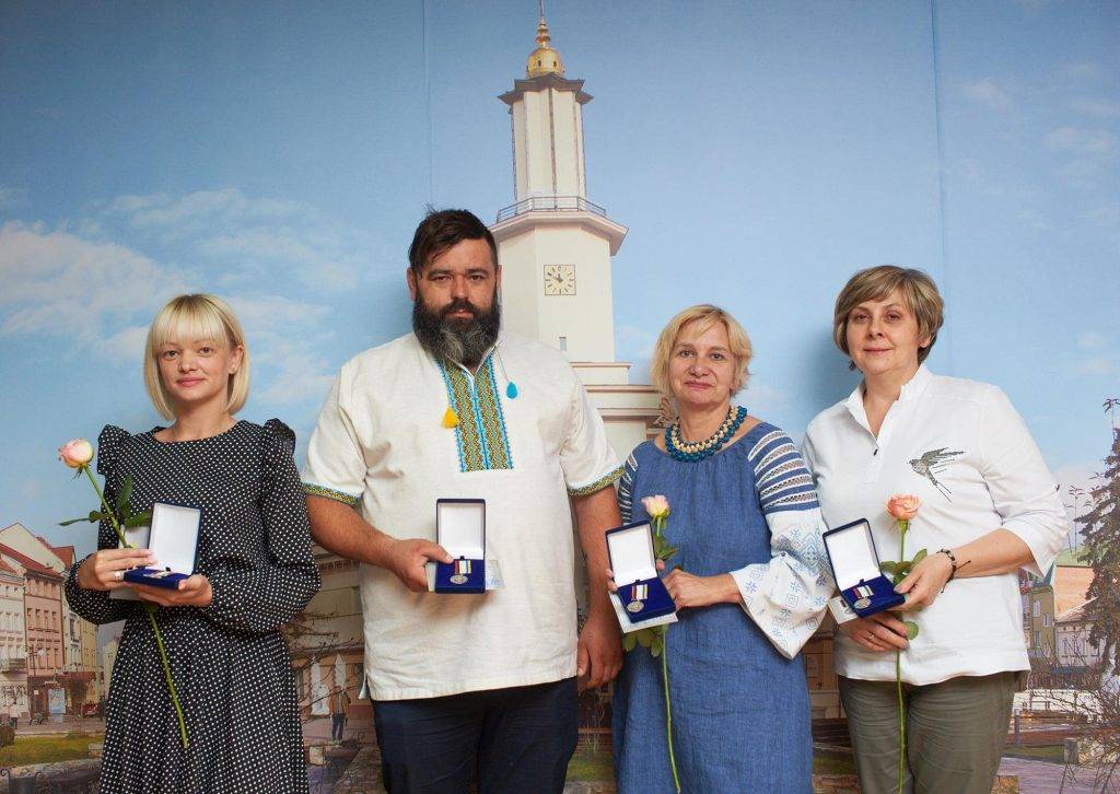 Марцінків відзначив медаллю «Доблесть Прикарпаття» волонтерку Вікторію Пицюк