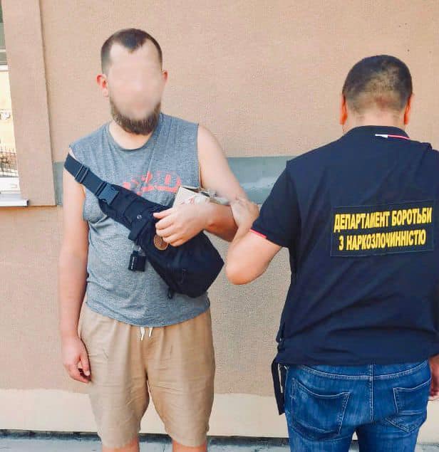 Прикарпатські поліцейські викрили двох наркозбувачів,наркотики,поліція