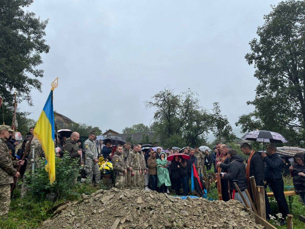 У Ворохті попрощалися із загиблим Героєм Михайлом Петрочком