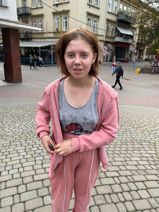 Вийшла з маршрутки і зникла: у Франківську розшукують 15-річну дівчинку