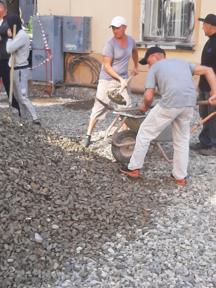 У Франківську відновили ремонт вулиці Крушельницької,пішохідна зона,ремонт вулиці