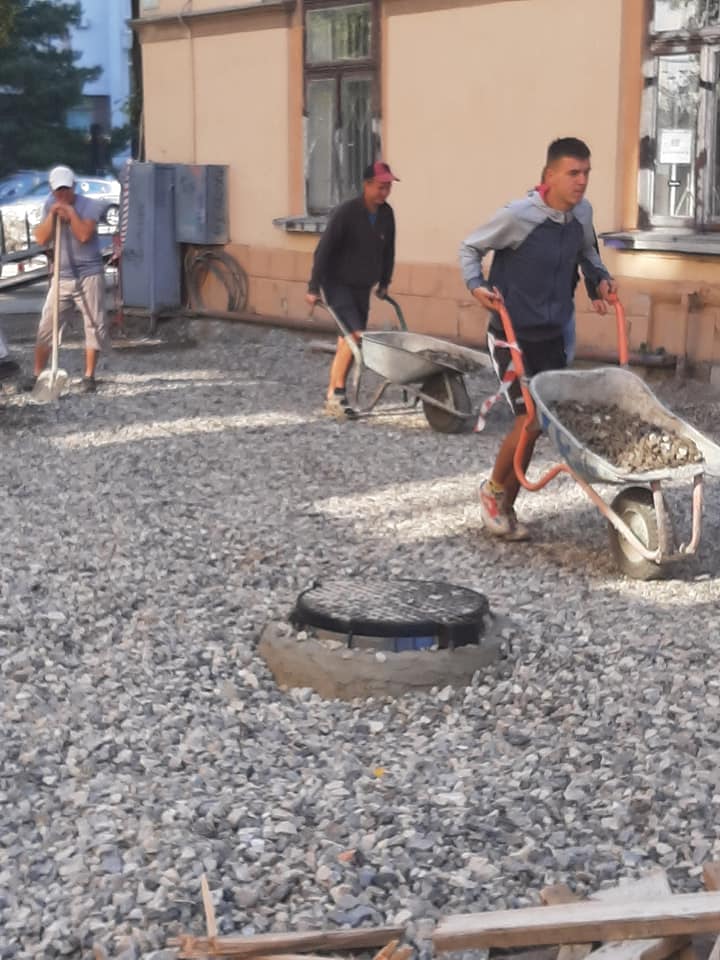 У Франківську відновили ремонт вулиці Крушельницької,пішохідна зона,ремонт вулиці