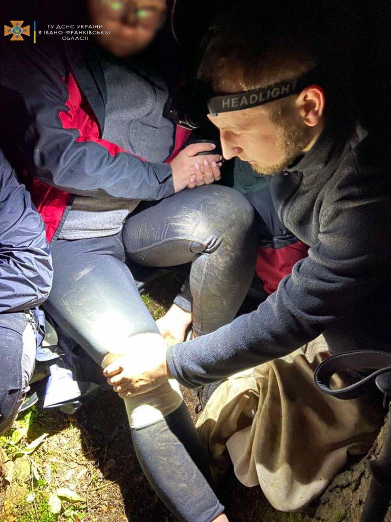 У Карпатах туристка травмувала ногу – рятувальники надали допомогу