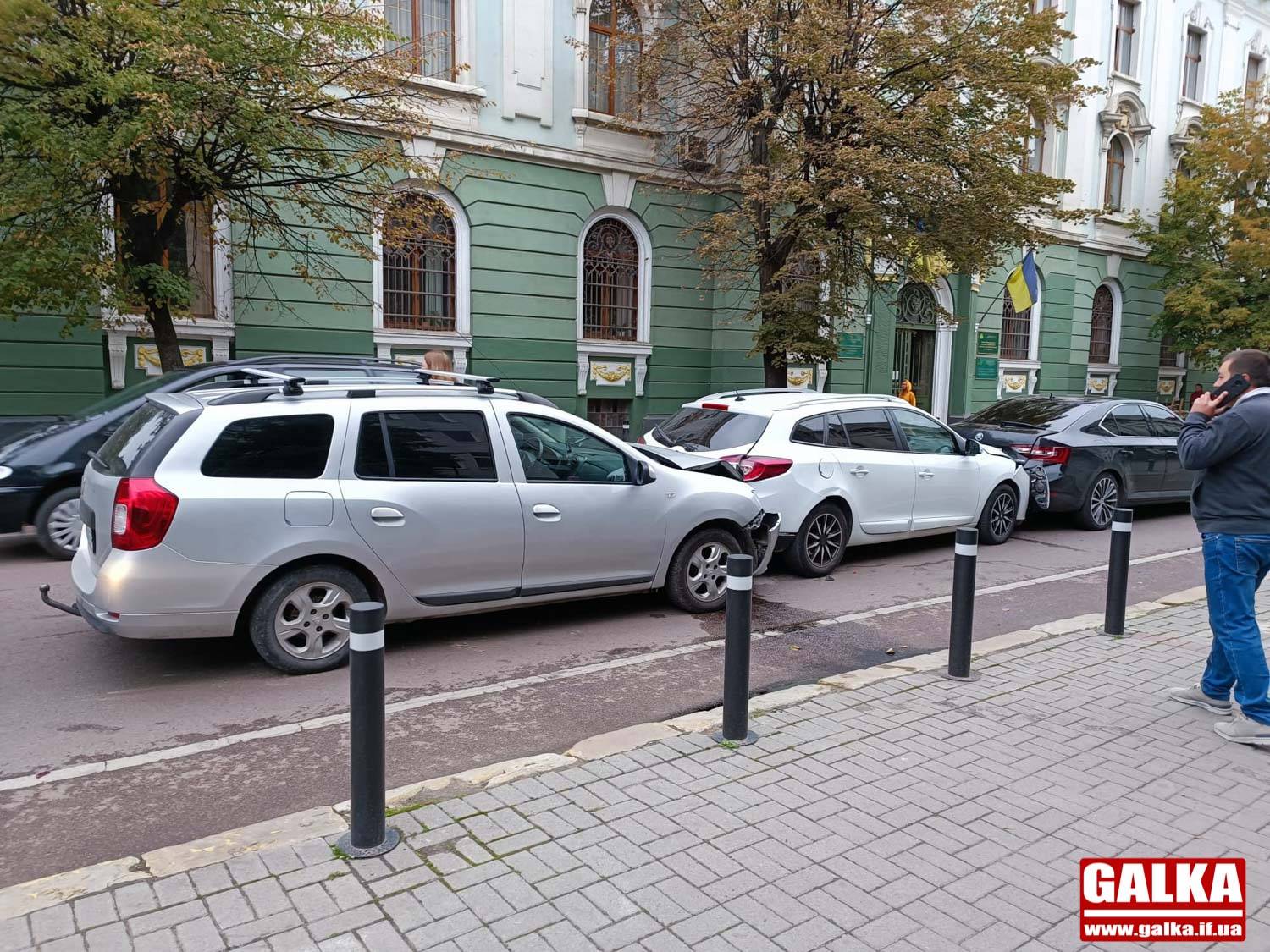 У середмісті Франківська трапилась масштабна ДТП за участю п'яти авто