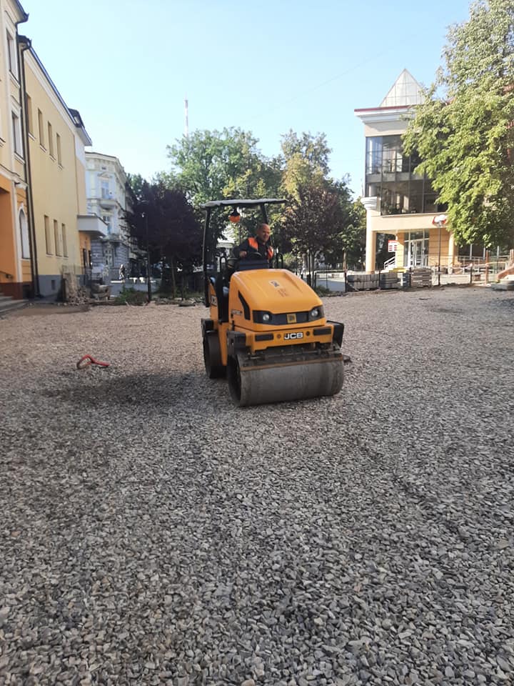 У Франківську відновили ремонт вулиці Крушельницької,пішохідна зона,ремонт вулиці