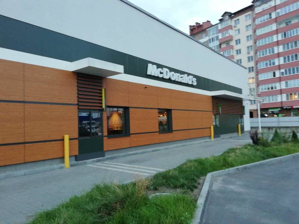 МакДональдс у Франківську готують до відкриття