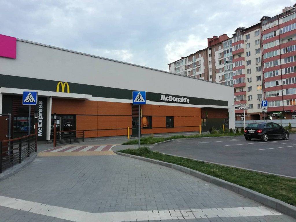 МакДональдс у Франківську готують до відкриття
