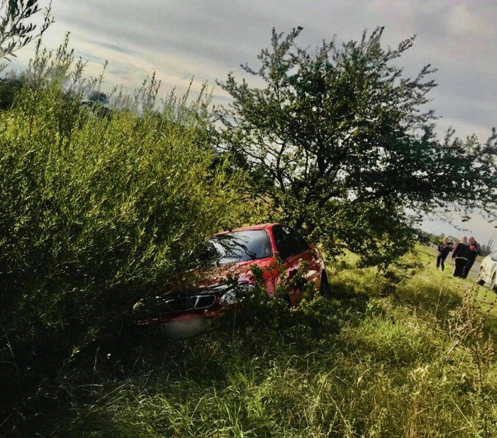 На Франківщині водій легковика, аби уникнути зіткнення з велосипедистом, злетів у кювет