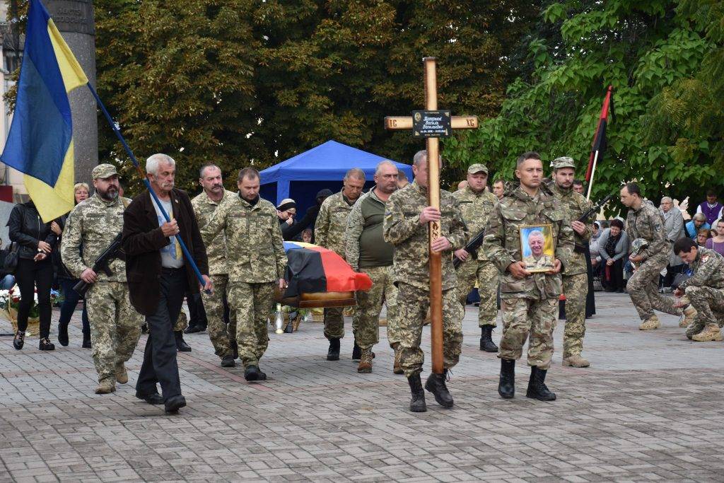 На Рогатинщині попрощалися із загиблим Героєм Василем Мочернюком