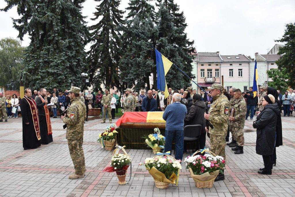 На Рогатинщині попрощалися із загиблим Героєм Василем Мочернюком