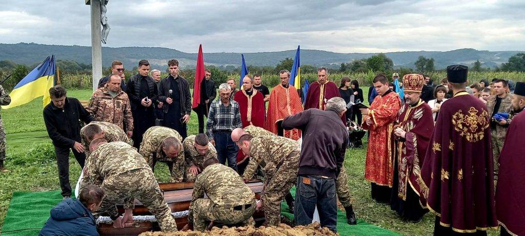 На Франківщині провели в останню дорогу загиблого на війні Героя Василя Куція