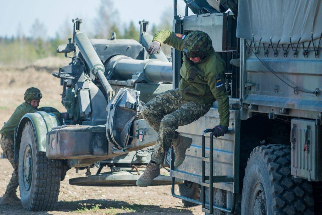 Як українські військовослужбовці проходять вишкіл в Естонії