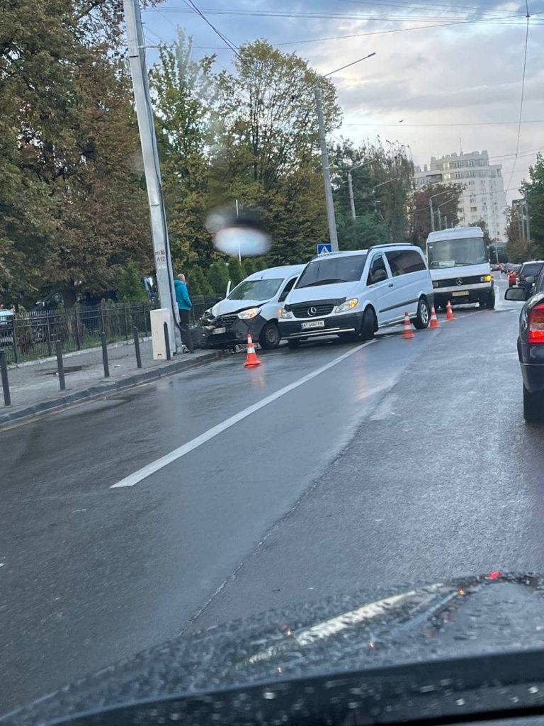 У Франківську на Мазепи сталась ДТП: на місці працює поліція