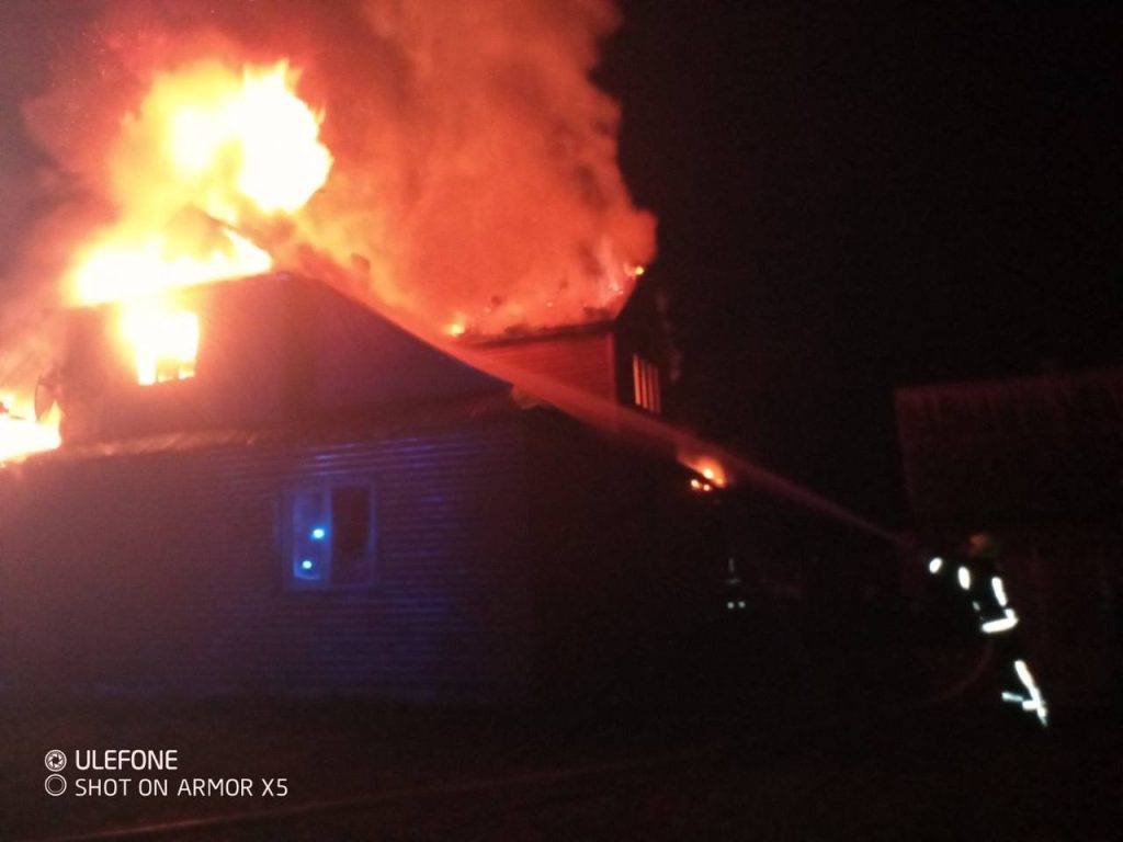 На Франківщині родина внаслідок пожежі залишилася без даху над головою: потрібна допомога