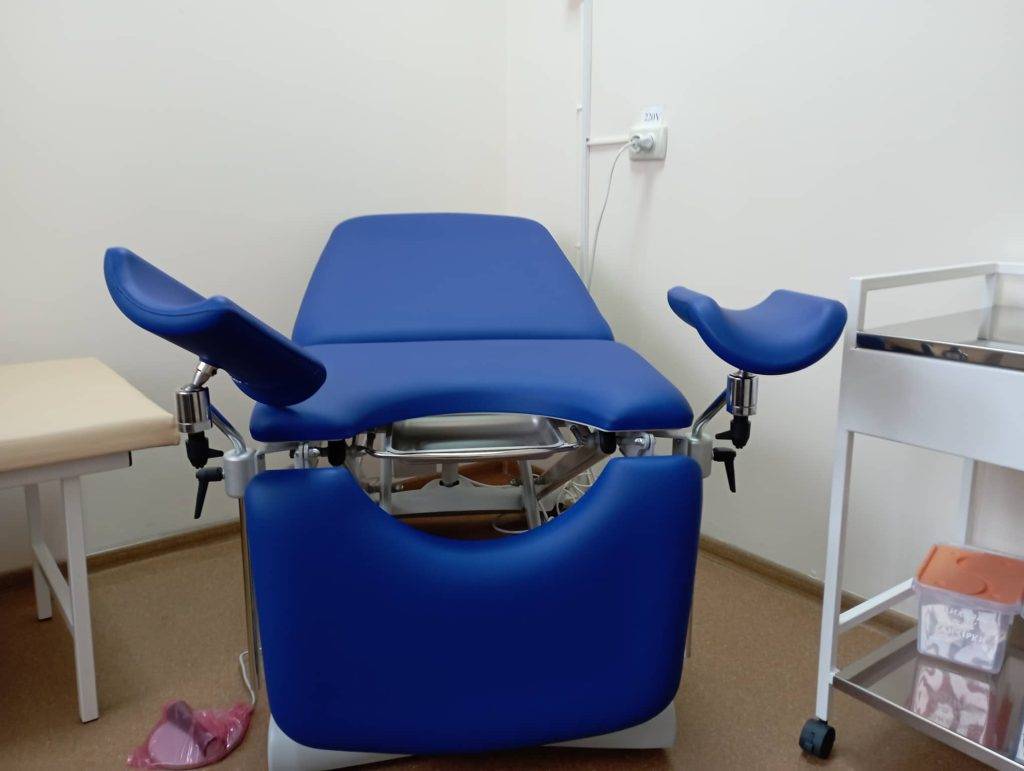 У Франківському пологовому з'явилося гінекологічне крісло для жінок з особливими потребами