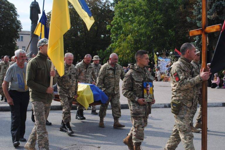 На Рогатинщині прощаються з Героєм Юрієм Мокрійчуком, який загинув під час артилерійського обстрілу