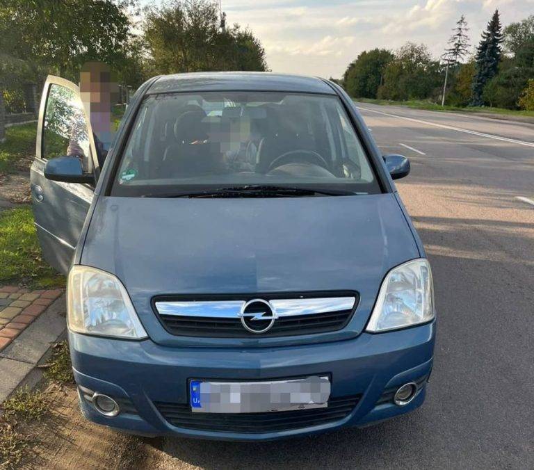 Прикарпатські патрульні затримали водія з підробленим водійським посвідченням