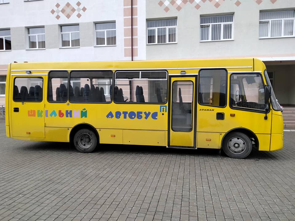 Яремчанські школярі отримали три новенькі шкільні автобуси