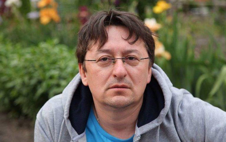 Помер відомий театральний критик, завліт Франківського драмтеатру Олег Вергеліс