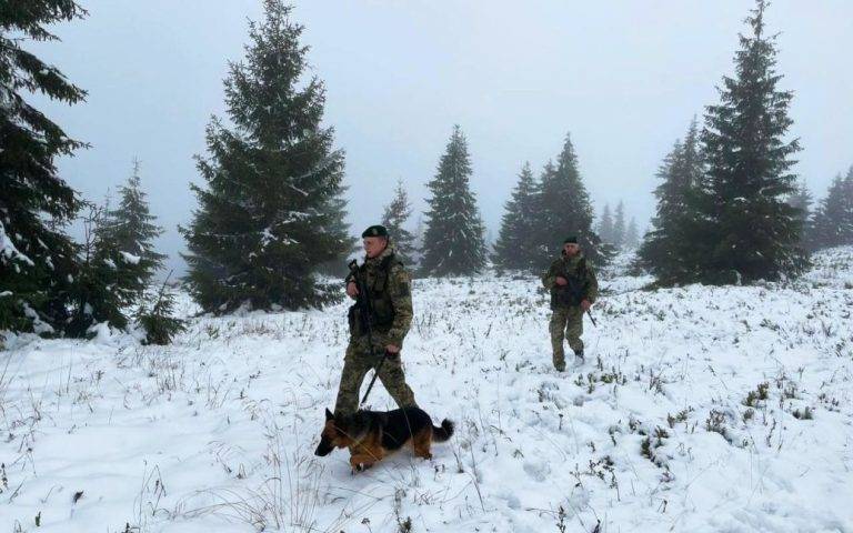 В Карпатах сніг та небезпека: прикордонники повідомили про загибель 11 ухилянтів