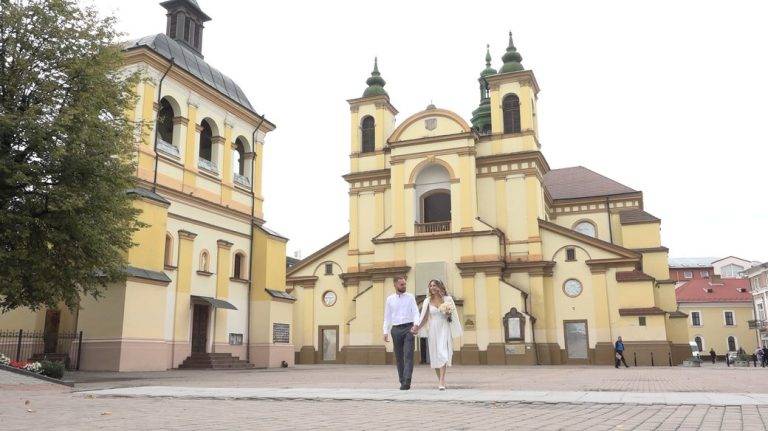 Війна не завадила коханню: у Франківську боєць побрався зі своєю обраницею