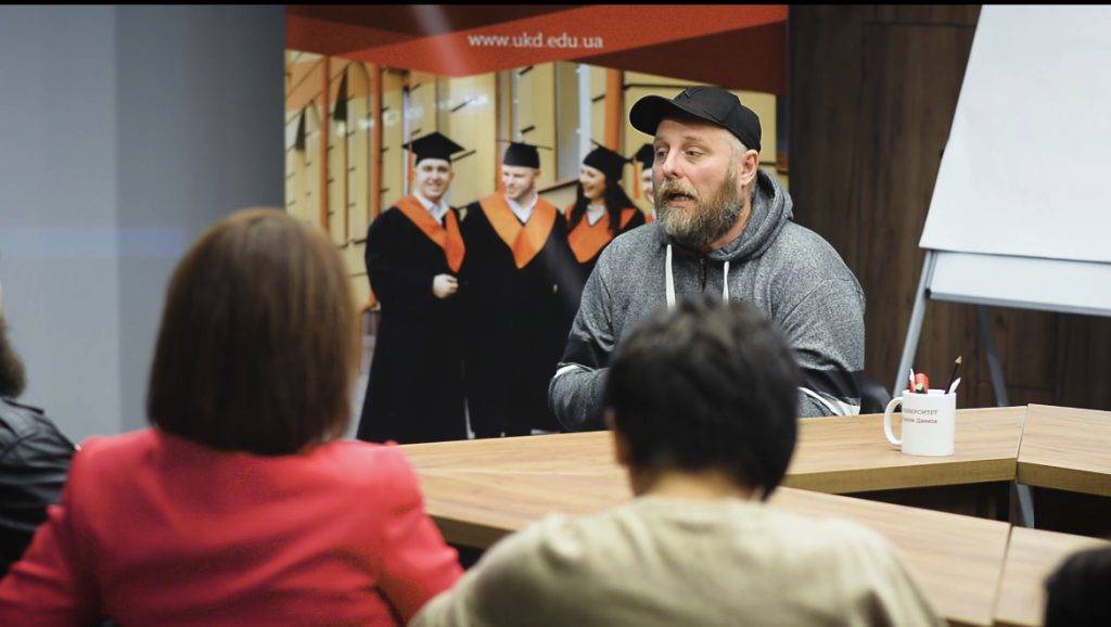 Перед івано-франківськими студентами виступив відомий художник Нікіта Тітов,нікіта тітов,університет короля данила