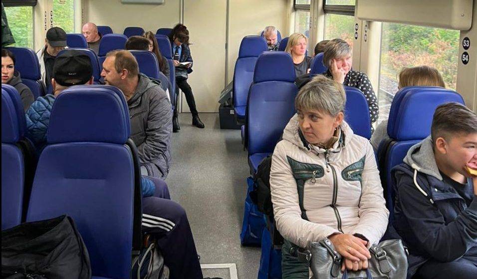 До звільненої Балаклії прибув перший пасажирський потяг