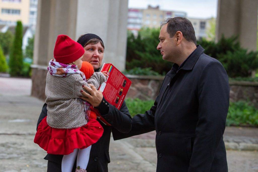 У Франківську відкрили пам'ятну дошку добровольцю ЗСУ Володимиру Дутчаку