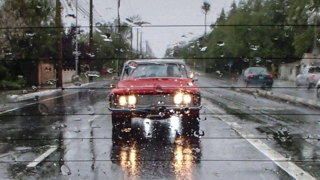 З 1 жовтня за межами міст – лише з увімкненими фарами, – поліція