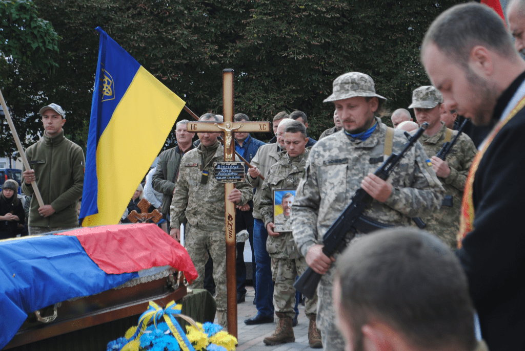 На Рогатинщині прощаються з Героєм Юрієм Мокрійчуком, який загинув під час артилерійського обстрілу