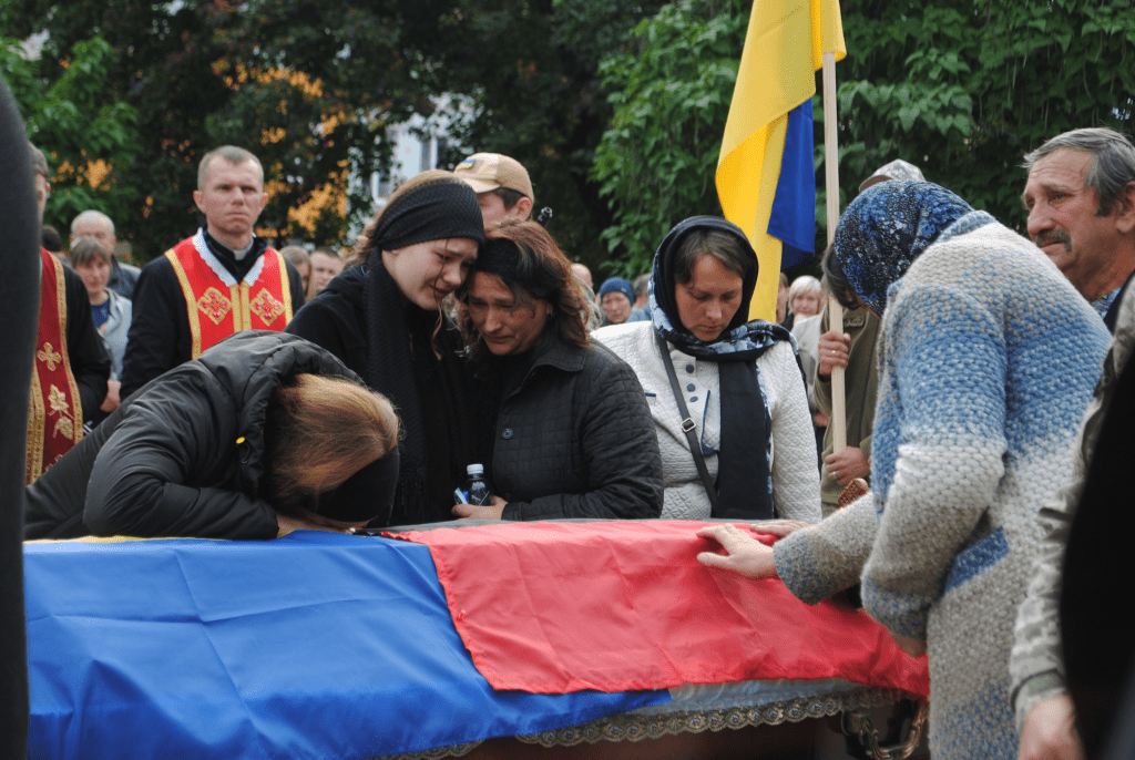 На Рогатинщині прощаються з Героєм Юрієм Мокрійчуком, який загинув під час артилерійського обстрілу